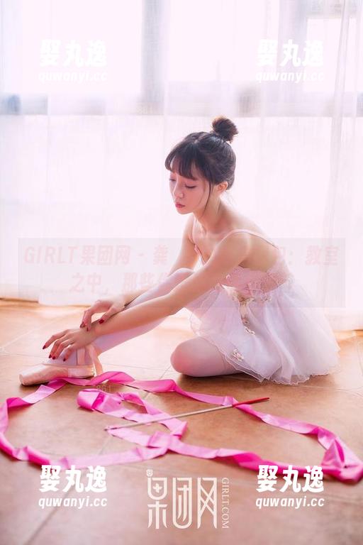 GIRLT果团网 - 龚玥菲的私拍图包：教室之中，那些你没注意的小细节