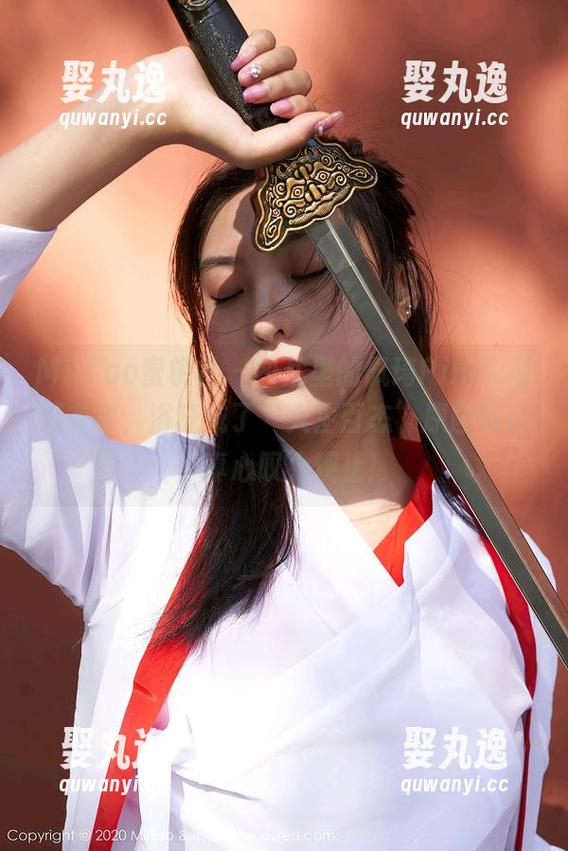 MiiTao蜜桃社 - 图片里的佩琦Pinky游刃有余，浴缸成了“人生百态”原图舞台，真心叹为观止！