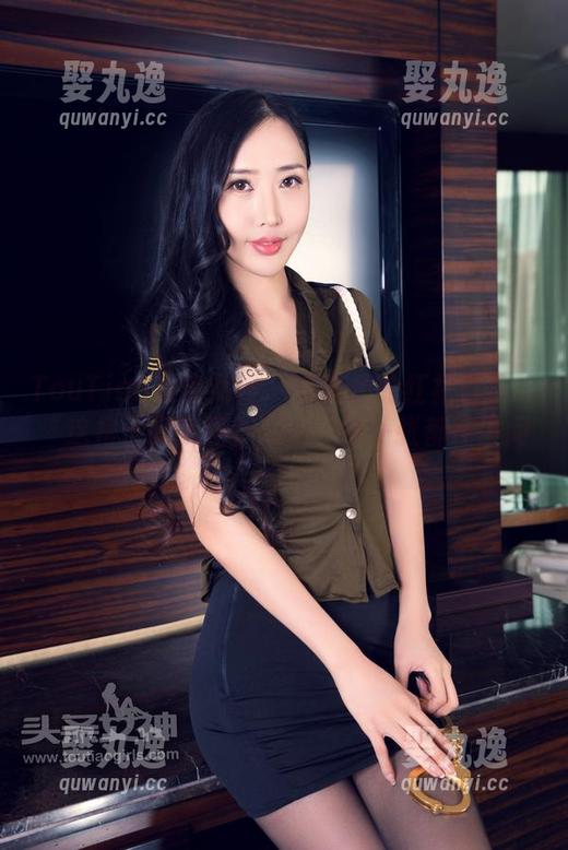 TouTiao头条女神 - 莫晓希的红裙合集：“这裙子配我吗？”——每一张都在发问。