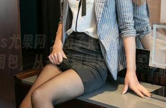 UGirls尤果网 – 游子熙带你游！校园写真图包，从书桌到操场没不想到！