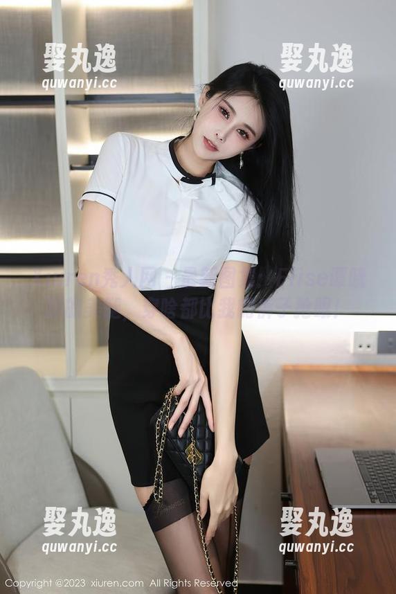 Xiuren秀人网 - 最新图集：Elise谭晓彤的美腿，穿啥都比我的裤子抢眼！