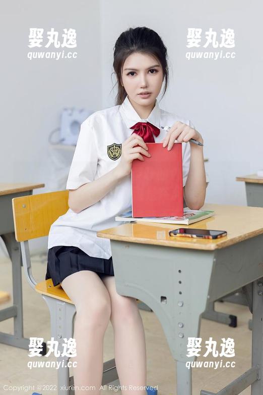 Xiuren秀人网 - 奶茶味的包子在图册中的状态，我以为她不过是在沉醉于“纯白”的氛围？谁能不爱？