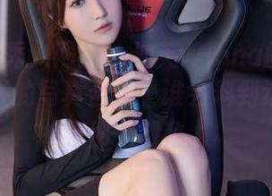 Xiuren秀人网 – 小泡芙winna的肉丝餐桌：疯狂的写真合集，谁会料到这样搭配会那么别致。