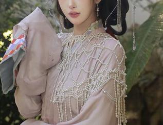 Xiuren秀人网 – 汐汐爱吃草莓白丝图包，谁还在意那无圣光呢？