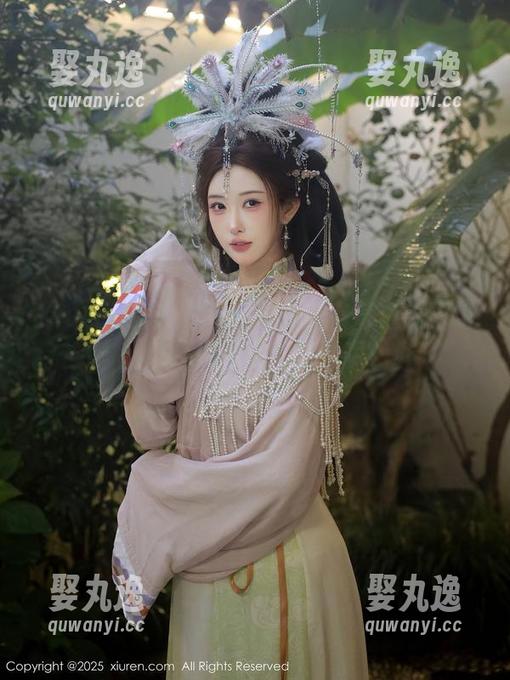Xiuren秀人网 - 汐汐爱吃草莓白丝图包，谁还在意那无圣光呢？