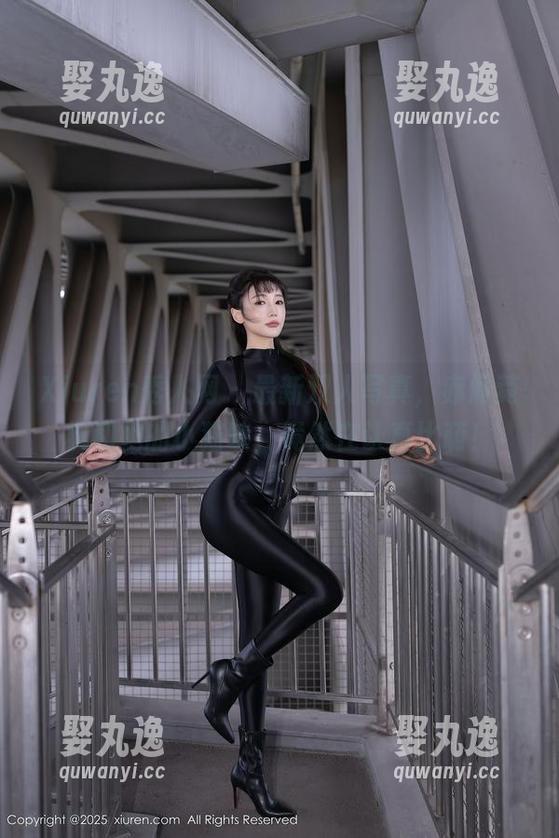 Xiuren秀人网 - 最新双人写真，赤间菀枫和她的小猫咪，竟然在认真比萌！