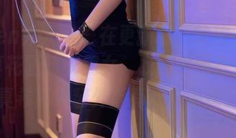 Xiuren秀人网 – 在更新啊！软软子的剧情写真花园晾衣美女，衣服好像在旋转，真希望她窗外能有只小猫咪。