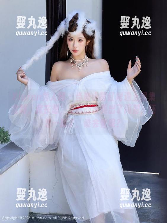 Xiuren秀人网 - 当鹿小茜红裙遇上图集定制，我在想，是我的审美出了问题，还是…算了，谁会管呢？