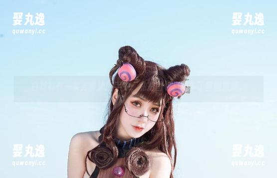 一笑芳香沁 白衬衫在一笑芳香沁的手中,私拍图包里总多了些幽默感。