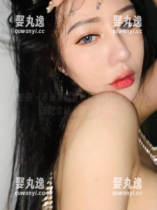 微密圈 - 不爱笑的赛琳最新肉丝更新，看来这会让人意想不到的