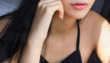 克拉女神 – 最新拿出来的照片，姜璐与吊带的组合，可以啊，这气质。