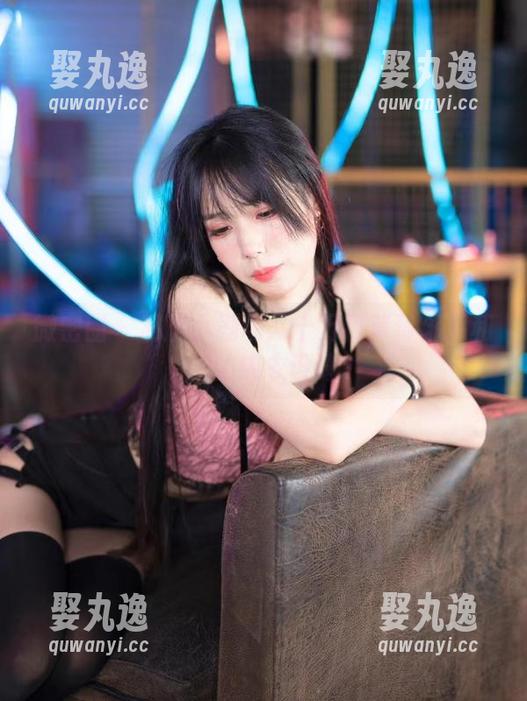 微密圈 - 私房小剧场：十万口草莓粥粥和她的内衣设计