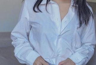 喵糖映画：私房图片让人眼前一亮，清纯学妹的制服微妙魅力