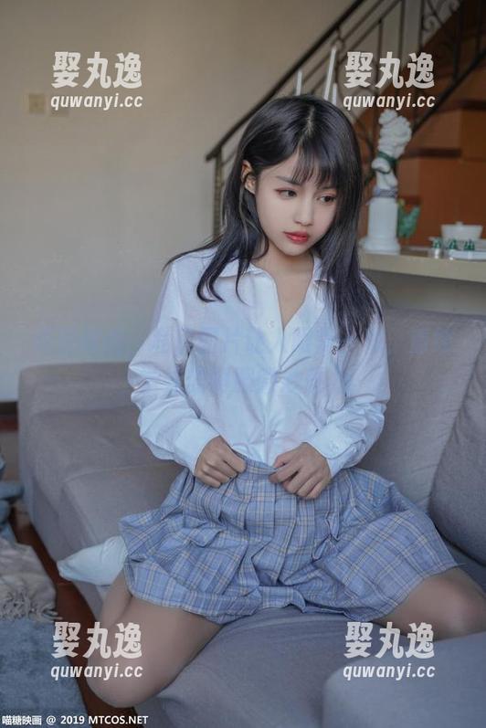 喵糖映画：私房图片让人眼前一亮，清纯学妹的制服微妙魅力
