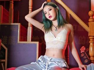 嗲囡囡 – 嘘！方绮言Ayaka最新眼镜作品，谁能想象她文艺又撩人的样子？