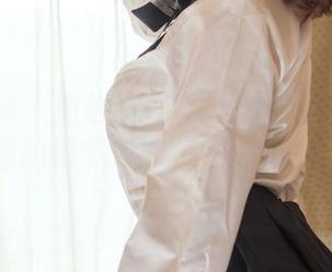 头条女神 – 周治宇校园回忆录：校服图包里的情节怎么看也不正常。