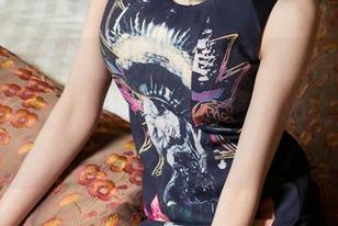 头条女神 – 李丽莎新出的裤里丝福利图包，时不时就被她的小细节撞到心上，别提多妙了……