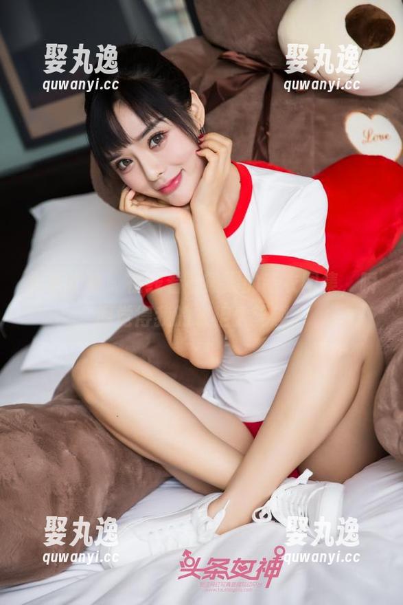 头条女神 - 在线看看筱溪的毛衣图集，瞬间觉得我的衣柜太无趣。