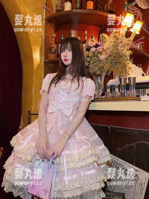 妖君白研与那件毛衣：写真集里的轻松小调