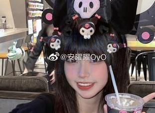 偷偷告诉你，安曜曜的灰丝写真让我眼神游离了