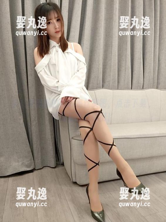 小女巫露娜的自摄黑丝美图，点击下载，幸福感呼之欲出！