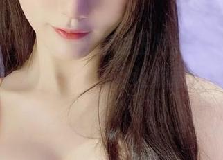 微密圈 – 小玉吃果冻的玉足美腿，分享她在作品集中，能否找到让你意想不到的角度？