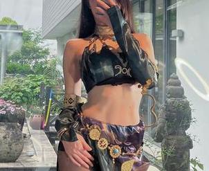 微密圈 – 小玉吃果冻的美图合集，天花板的高度你敢仰望吗？