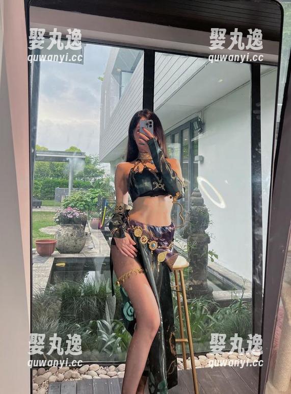 微密圈 - 小玉吃果冻的美图合集，天花板的高度你敢仰望吗？