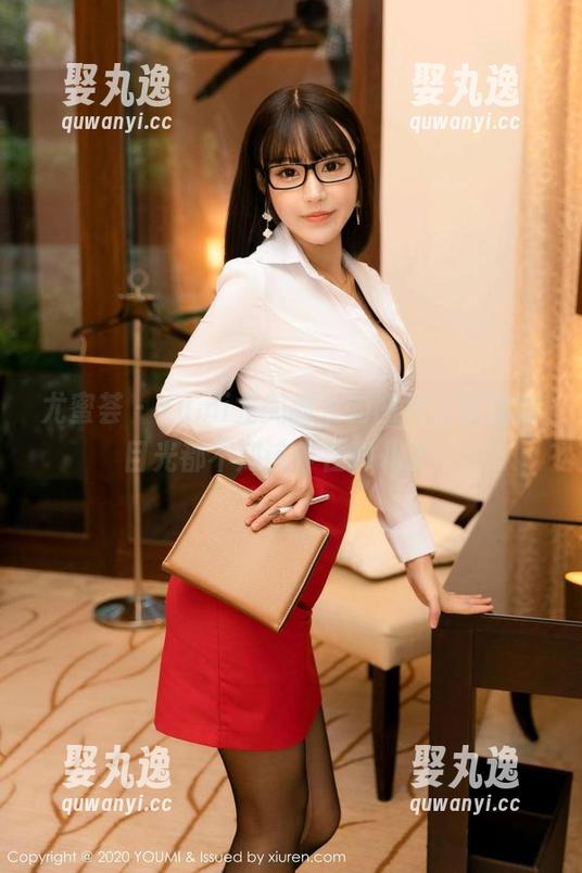 尤蜜荟 - Yumi尤美新发的图片，让我的目光都不知该停在哪儿了～