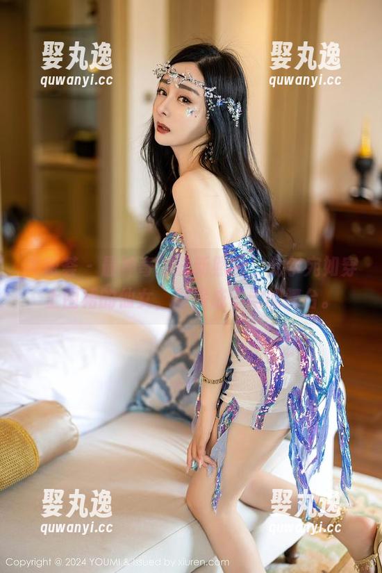 尤蜜荟 - 最神奇的最新照片，允尔宛如穿上围裙的仙女，厨房成了她的舞台。
