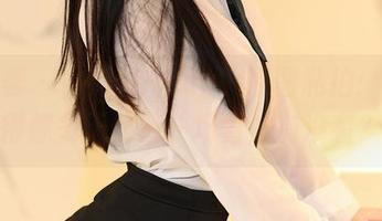 尤蜜荟 – 小海臀Rena，原图私拍：她白得像冬天的第一场雪，有没有？