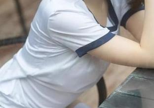 免费的幼水铃衣Airi照片，好像喝了一杯咖啡，咕嘟咕嘟里人都精神了呢。