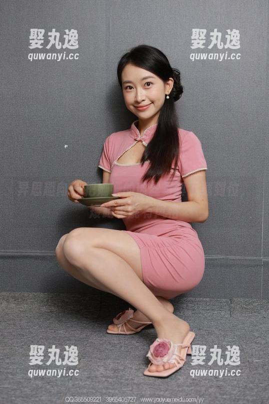 异思趣向 - 把姗姗的肉丝写真下载到位，矮跟也能有风格