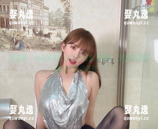 微密圈 - 私拍时光：张思允的白吊带袜，竟然比我的健身计划还吸引！