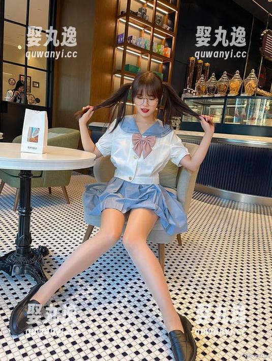 微密圈 - 更新通知：看张思允nice如何轻松玩转黑丝礼服！
