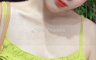 这组黑白写真集，御子Yumiko又把那种感觉抓得死死的。