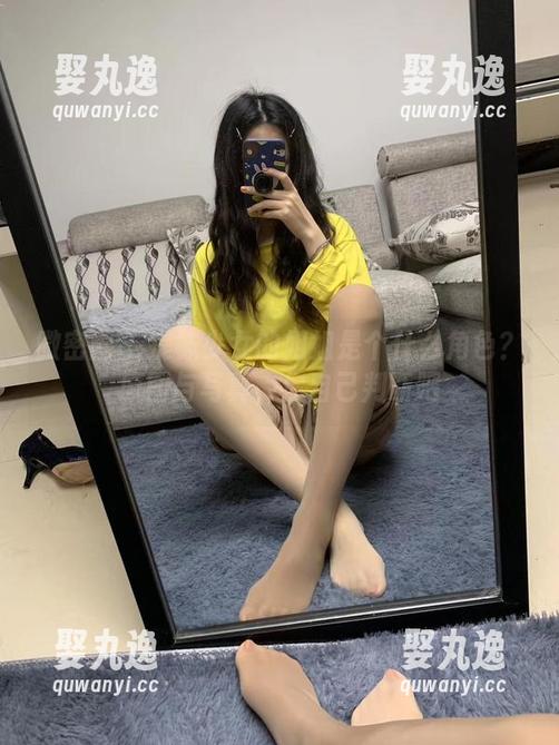 微密圈 - 提袜少女的姐姐是个什么角色？原图与写真，你自己判断吧