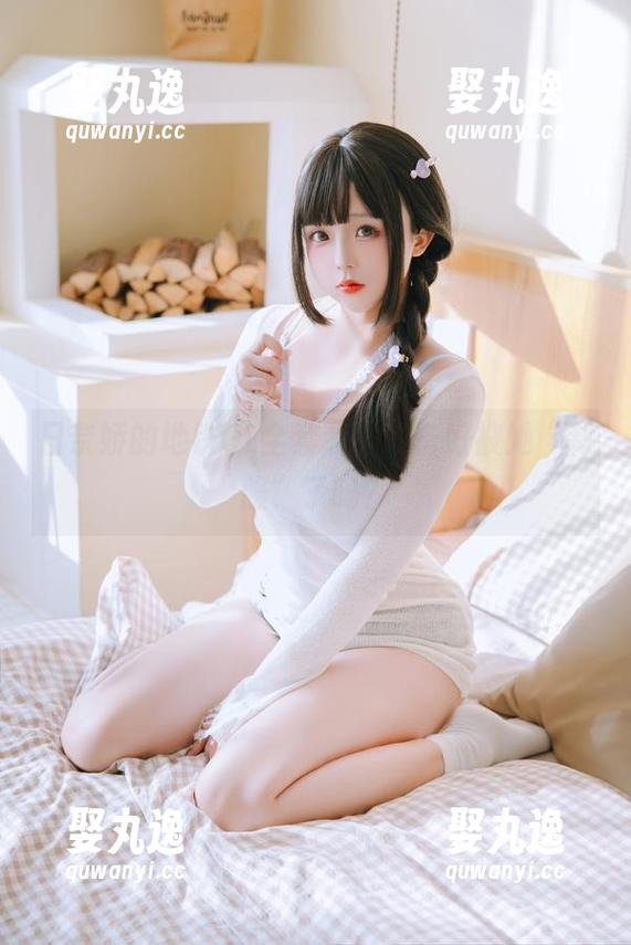 日奈娇的地铁OL全套装，准备好被她“制服”了吗？