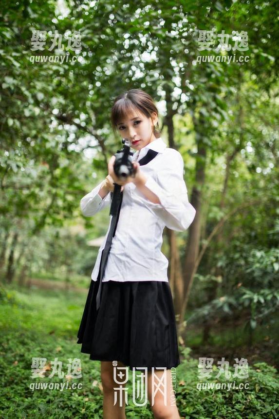 果团网 - 御姐其实也可以很亲切，龚玥菲的写真原图在撩人和真实间游走