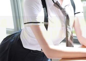 模范学院 – 茜茜Kimi的最新图集——美足大赛，谁的更吸睛？