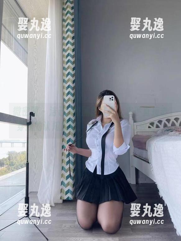 微密圈 - 洁己u的黑白写真，水平直接击穿我的认知底线，感觉在跟自己较劲！