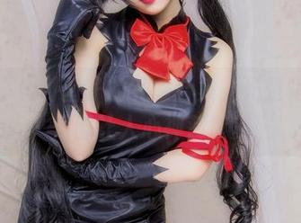 看吧，浅野菌子的礼服合集，光是裙摆就足够让人心神荡漾。