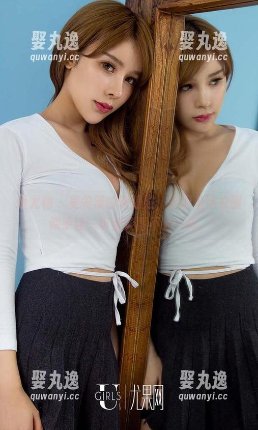 爱尤物 - 吴美溪的制服照，原图里这衣服似乎让一切都变得不太一样。