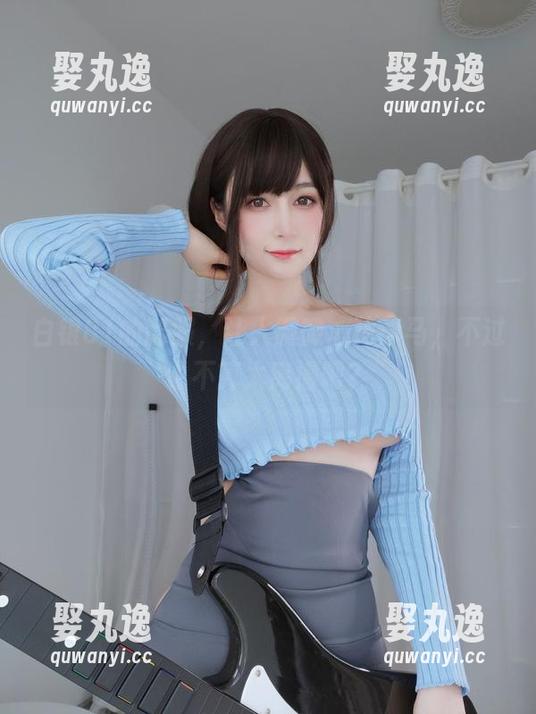 白银81的制服，让人微微心猿意马，不过也不算太离谱吧？