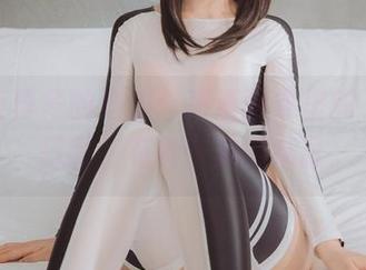 神乐坂真冬的海边：高清画像里的“打卡”日常，有种宁静的疯狂。