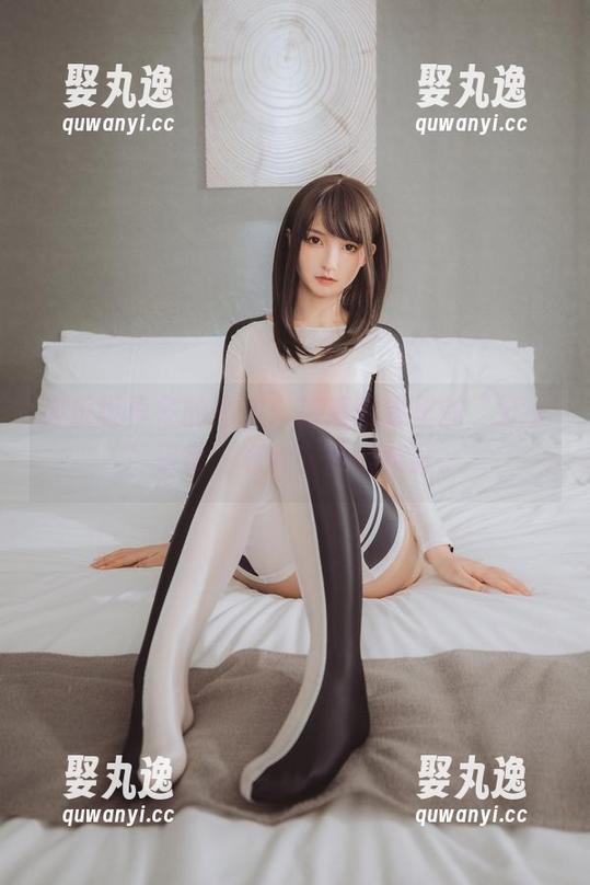 神乐坂真冬的海边：高清画像里的“打卡”日常，有种宁静的疯狂。