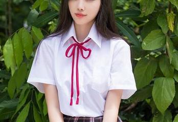 秀人网 – 与Elise谭晓彤一起打卡运动，最新照片虽美，但如何让双脚乖乖站在地上？只问问…