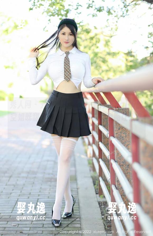 秀人网 - 开放的天空下，夏诗诗Sally的空姐既甜也野，一组无圣光的套图让人久久不能忘怀。