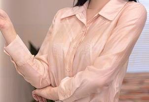 秀人网 – 带着慧敏Vivi的套装更新，图片里藏着的小火花，你发现了吗？