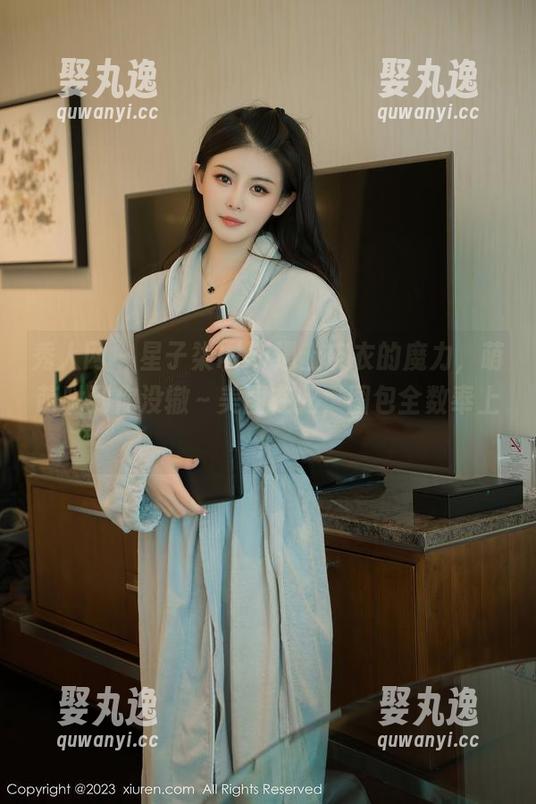 秀人网 - 星子柒kiki遇上皮衣的魔力，萌萌哒到你没辙～美图在此，图包全数奉上！